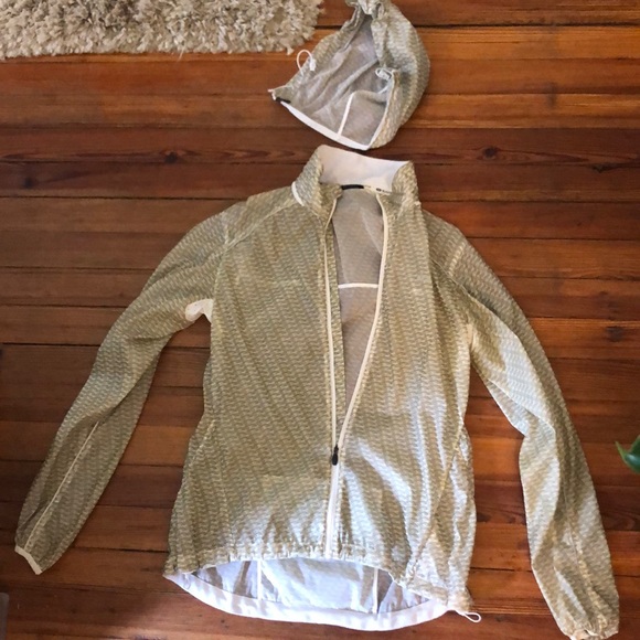 Light, Packable, Breathable Resistant Rain Jacket! - Picture 2 of 8